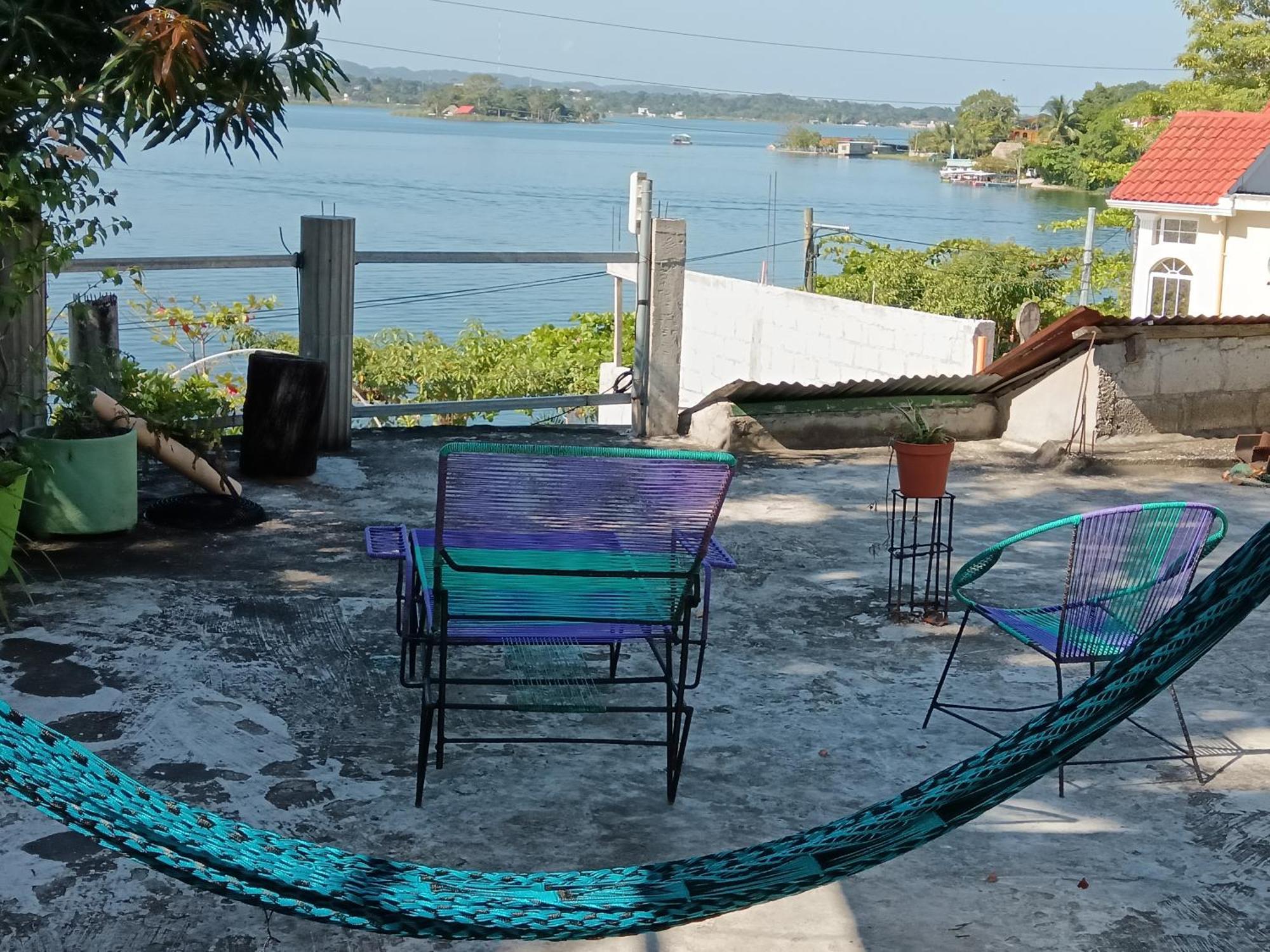 Apartmán Casa Zoila Hospedaje Frente Al Lago Lakefront Lodging Flores Exteriér fotografie